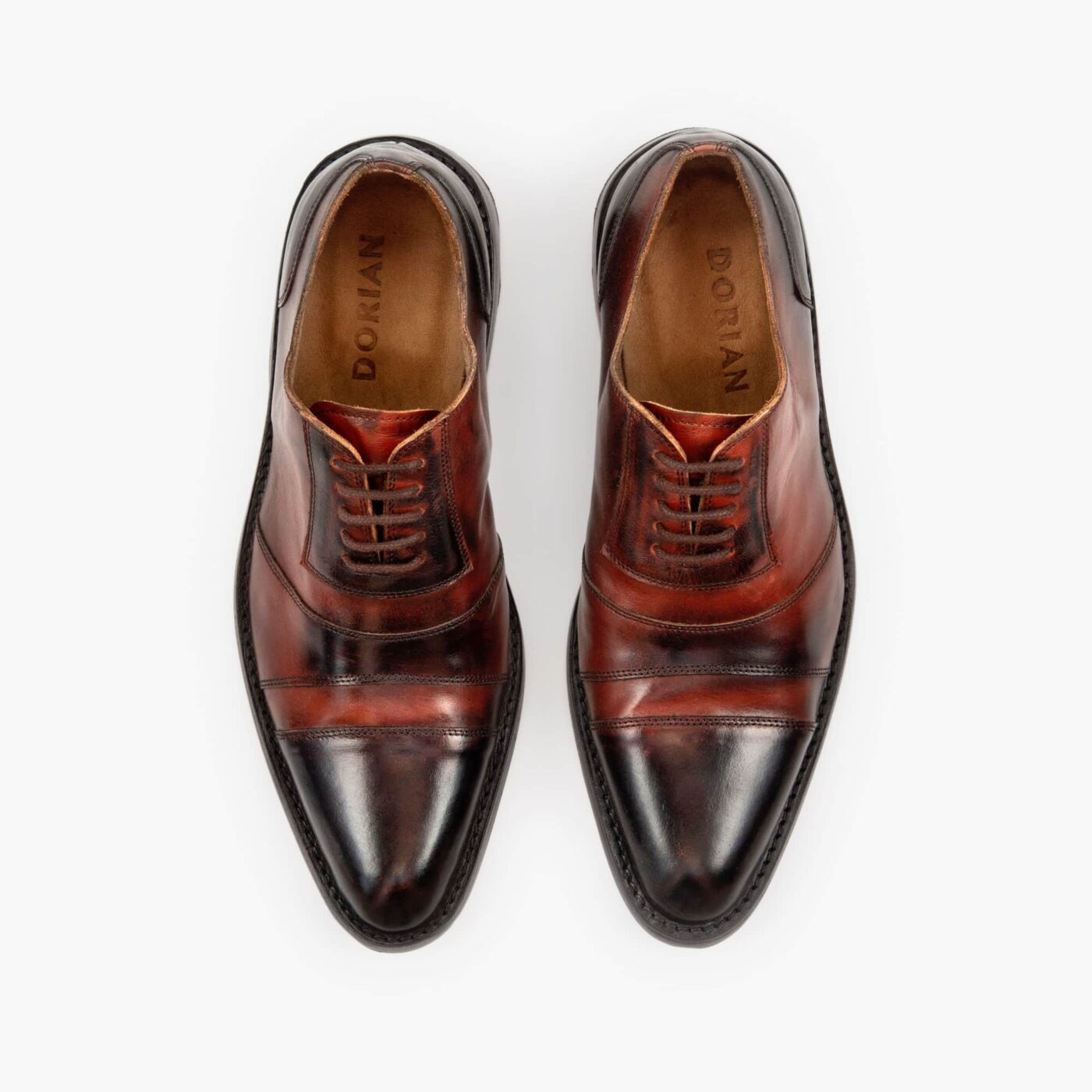 Aportan estilo y exclusividad Destacan tu outfit con su corte oxford y estética “tribanda”.