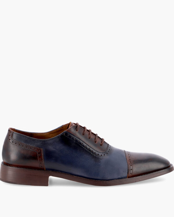 Prototipo de calzado Brogue Transmite elegancia y convicción Resultan apropiados para un look formal diario.