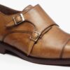 Caracterizados por su doble hebilla aportan el balance adecuado que necesita un variado armario de zapatos Este exclusivo modelo Monkstrap resulta perfecto para vestirse con traje en el día a día, remarcando su distinguida capellada.